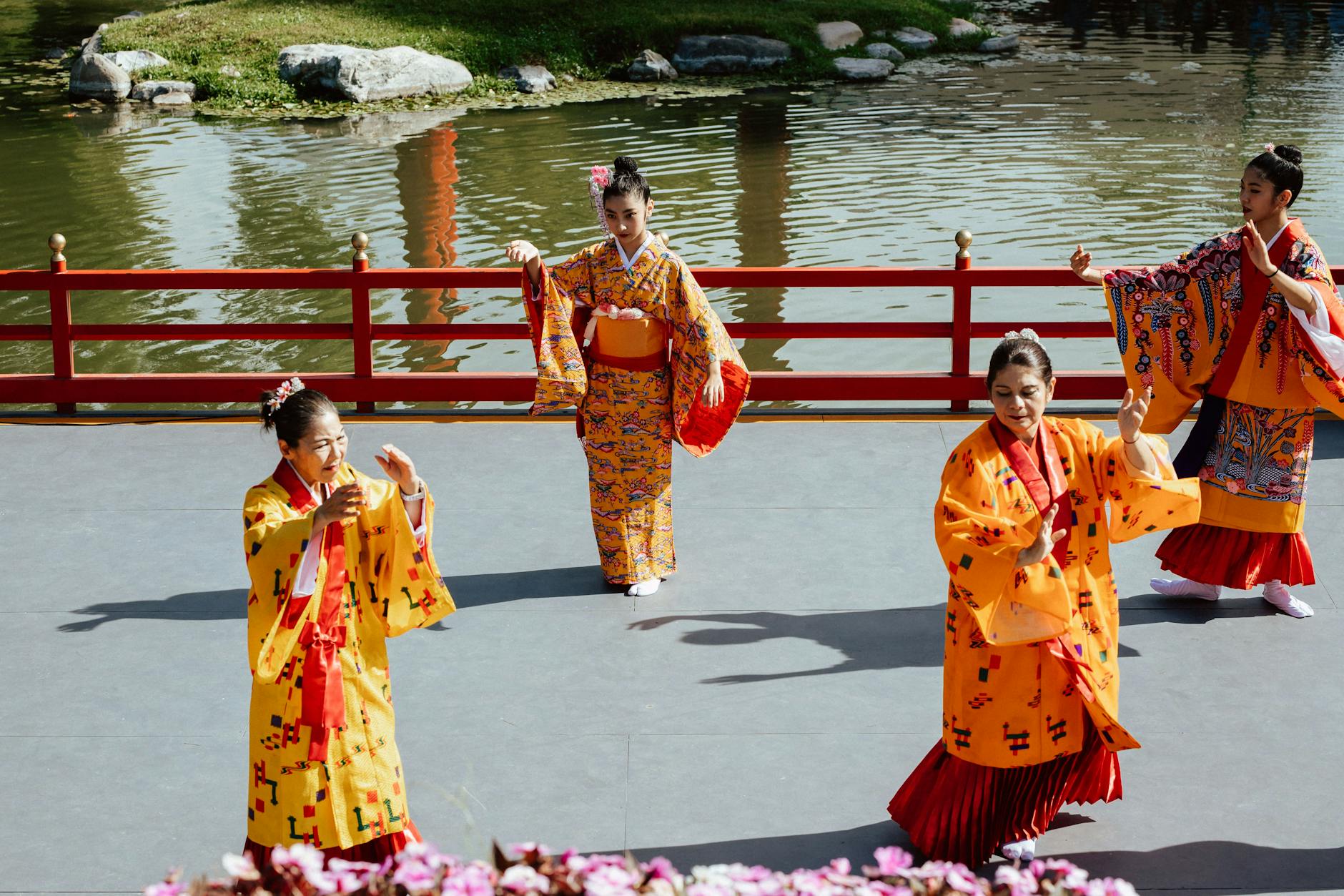 Chinese and Japanese warships